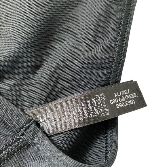 Victoria’s Secret jr XL sports bra black w/spellout active wear - Picture 3 of 4